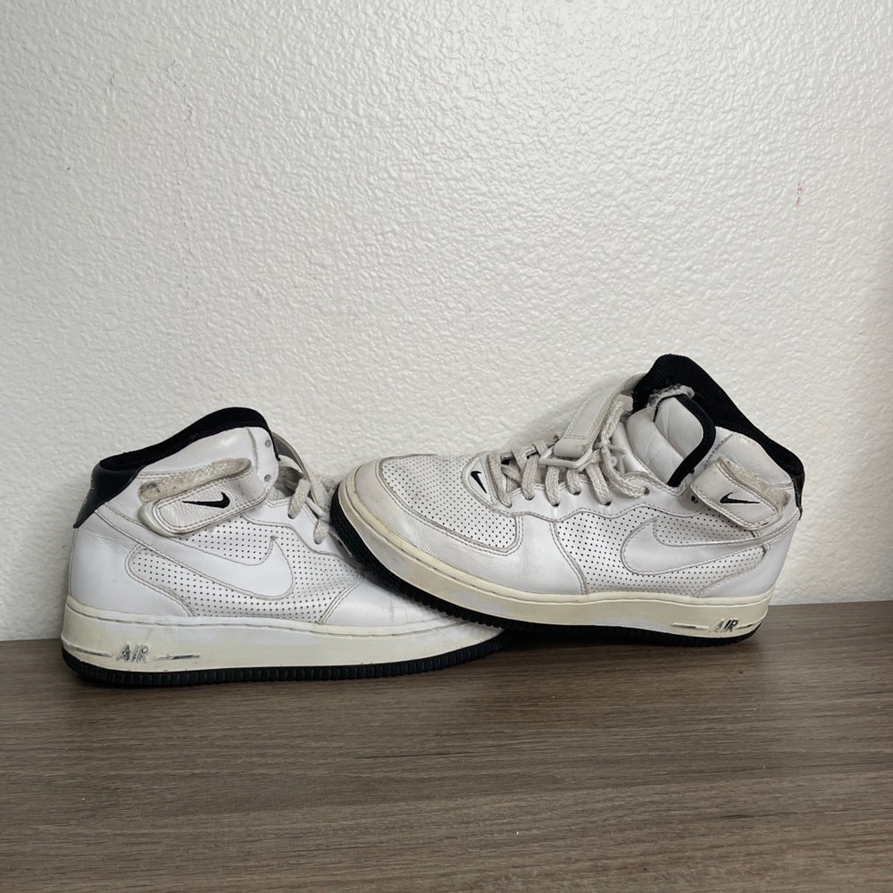 Nike Big Kids Air Force 1 Mid Basketball Shoes ~ Size 6.Y White/Black 306603 911